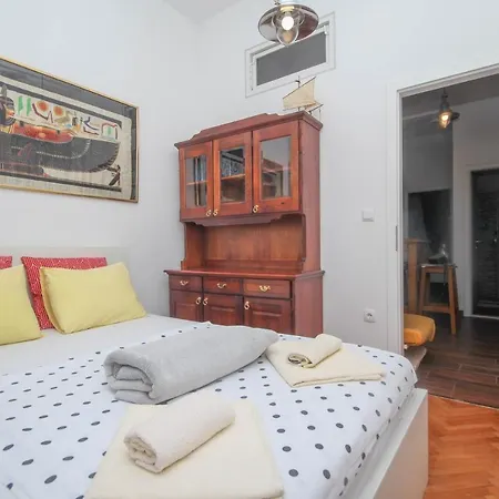 Fab 'n' Chic Apartment Split