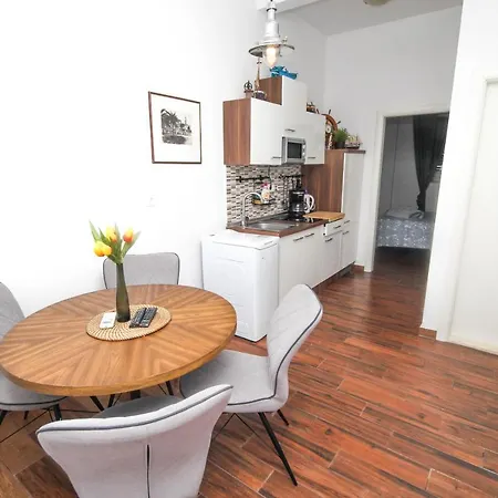 Apartment Fab 'n' Chic Split