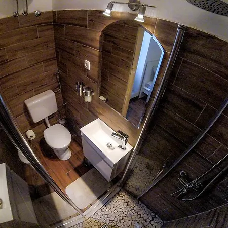 Апартаменти Fab 'n' Chic