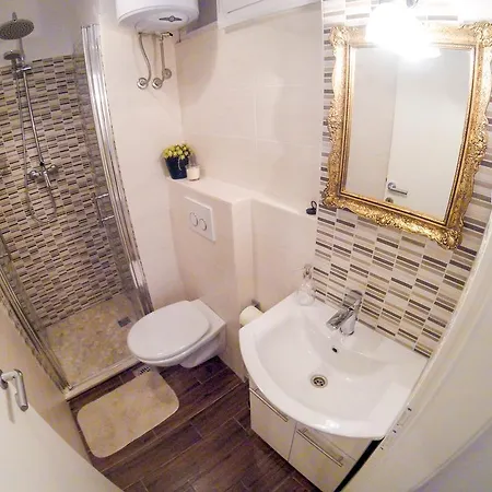 Апартаменти Fab 'n' Chic