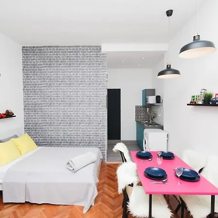 Fab 'n' Chic Apartment