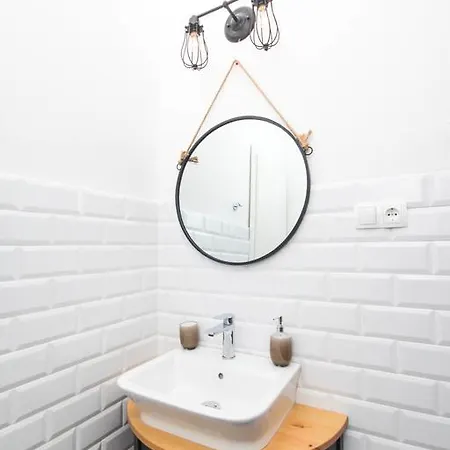 Apartment Fab 'n' Chic Split