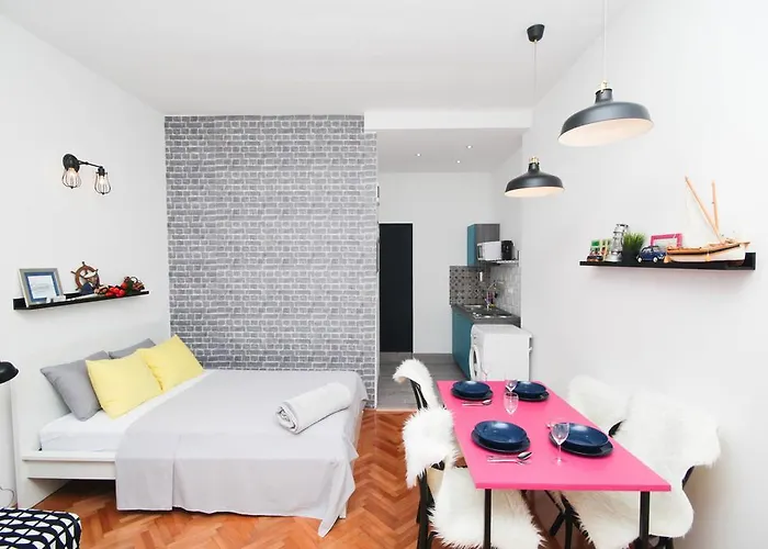 Fab 'n' Chic Apartment